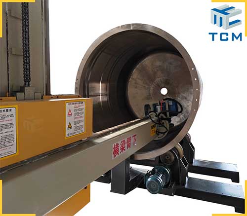Steel tank automatic polishing machine